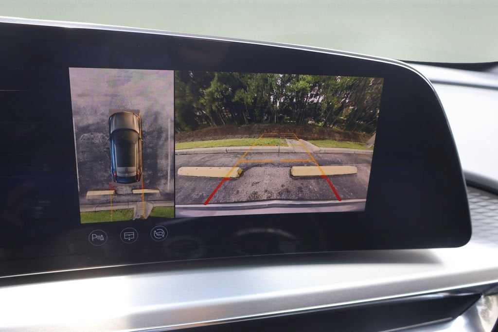 2024 Cadillac LYRIQ Luxury 1