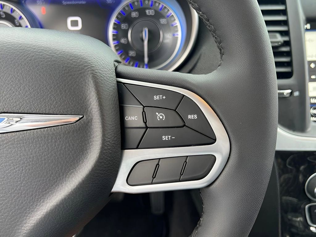 2023 Chrysler 300 Touring L