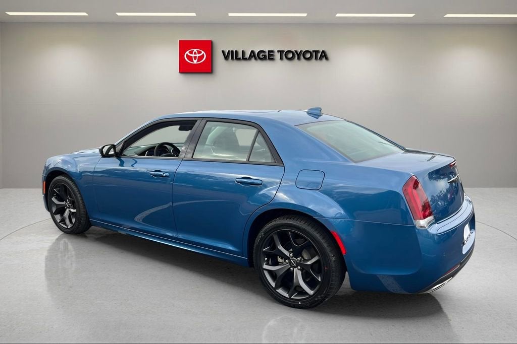 2023 Chrysler 300 Touring L