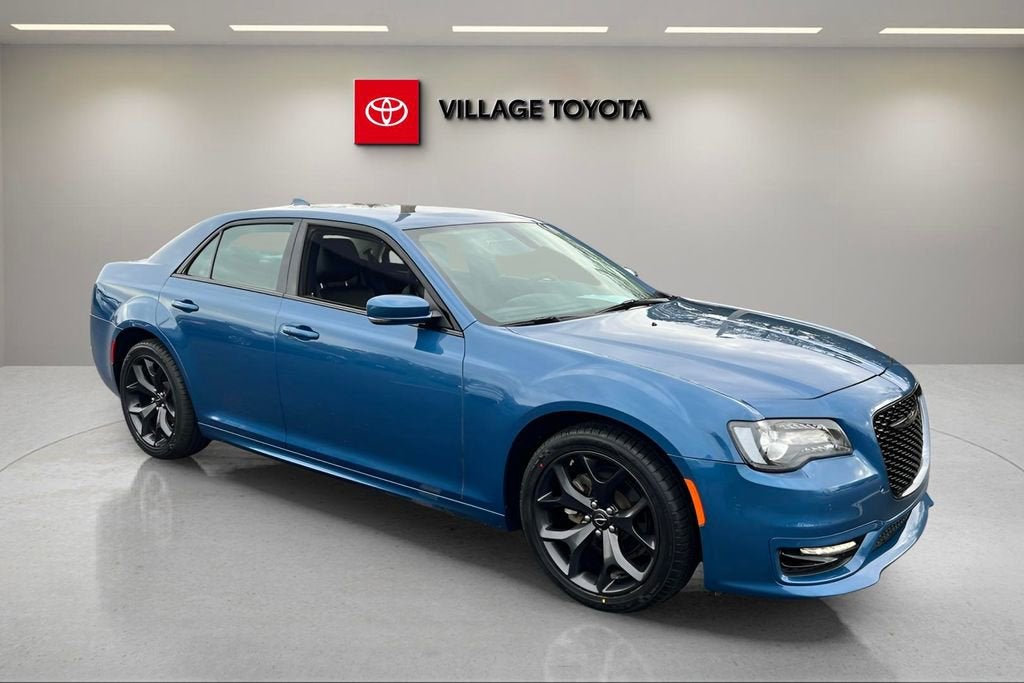 2023 Chrysler 300 Touring L