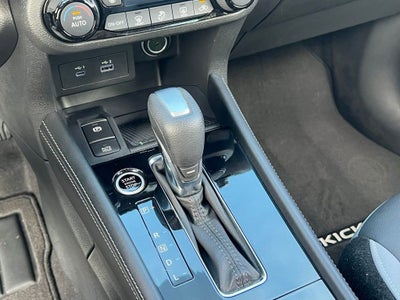 2023 Nissan Kicks SR