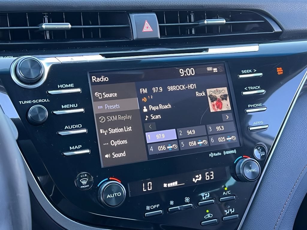 2020 Toyota Camry Hybrid XLE
