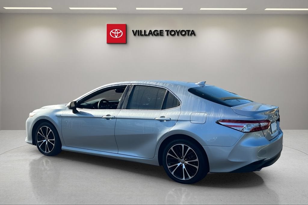 2020 Toyota Camry Hybrid XLE