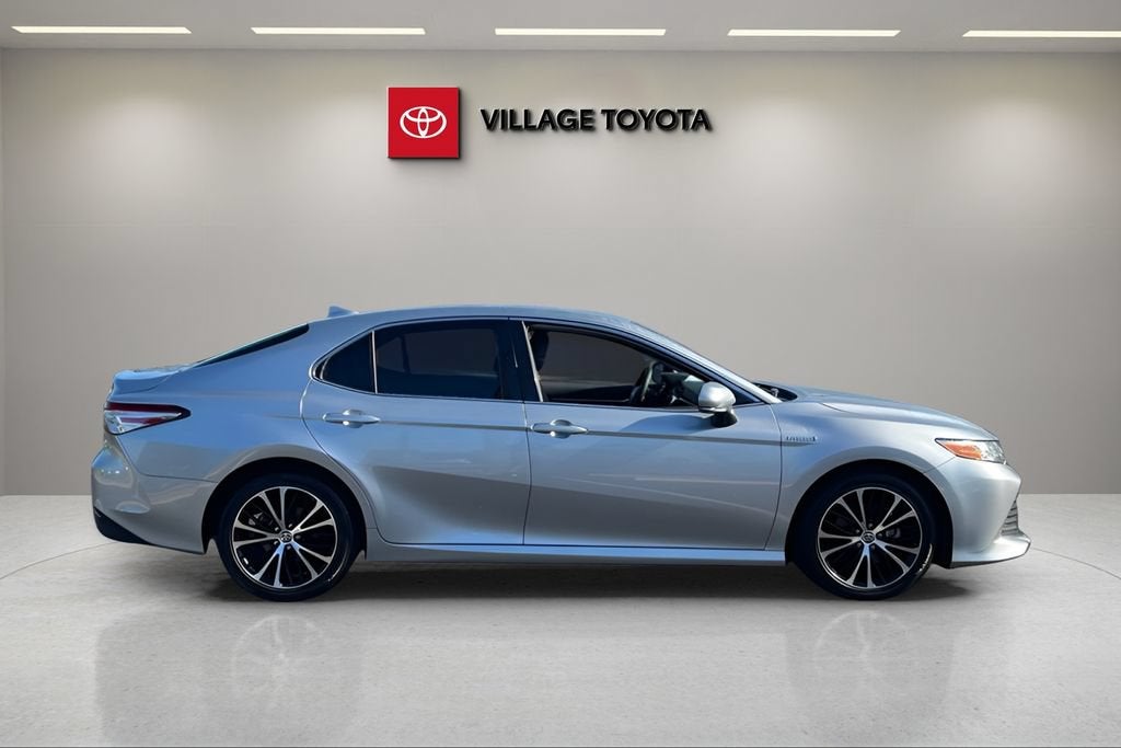 2020 Toyota Camry Hybrid XLE