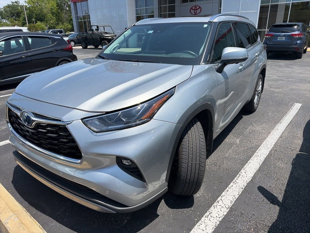 2024 Toyota Highlander Hybrid Platinum