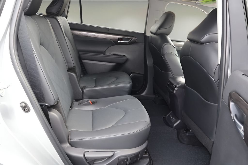 2024 Toyota Highlander Hybrid Platinum