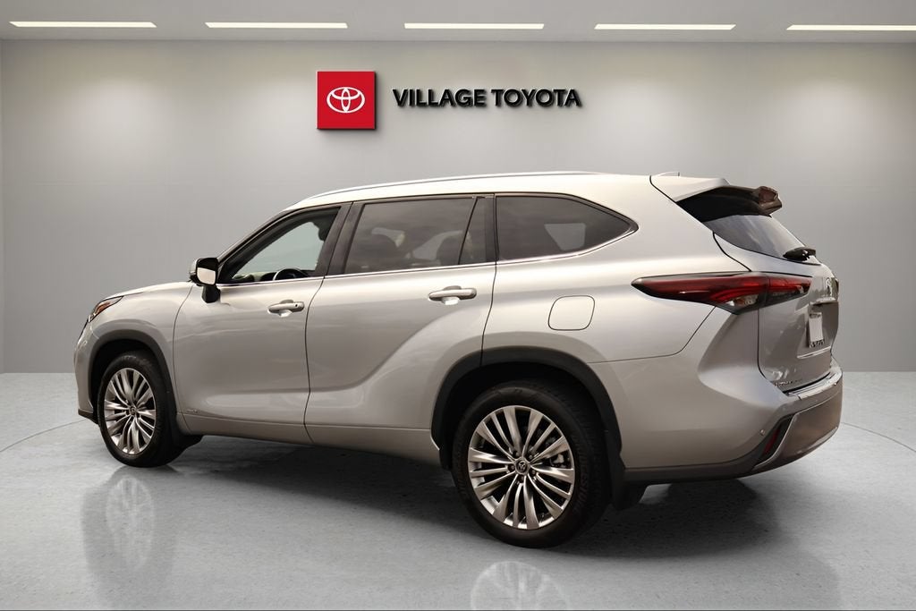 2024 Toyota Highlander Hybrid Platinum
