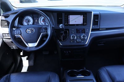 2019 Toyota Sienna SE