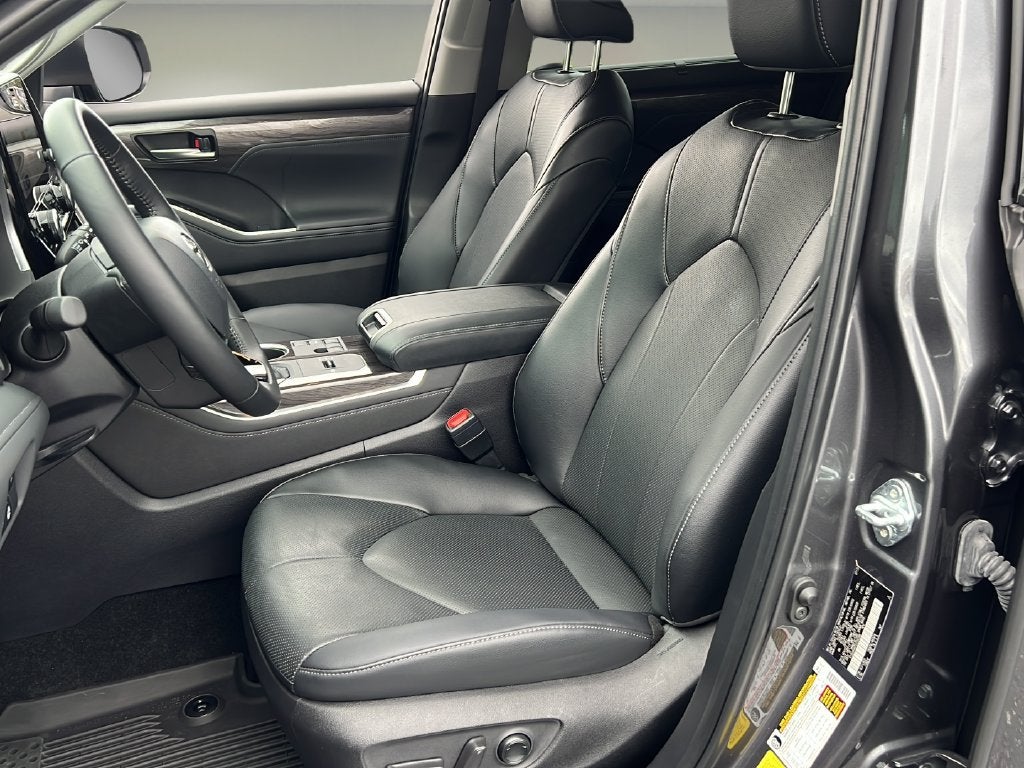 2025 Toyota Highlander LE