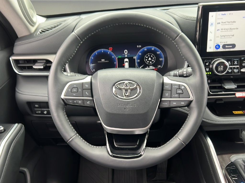 2025 Toyota Highlander LE