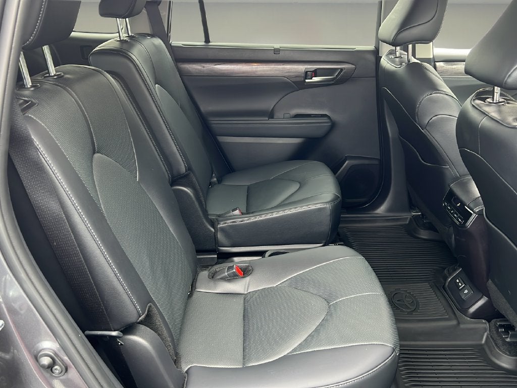 2025 Toyota Highlander LE