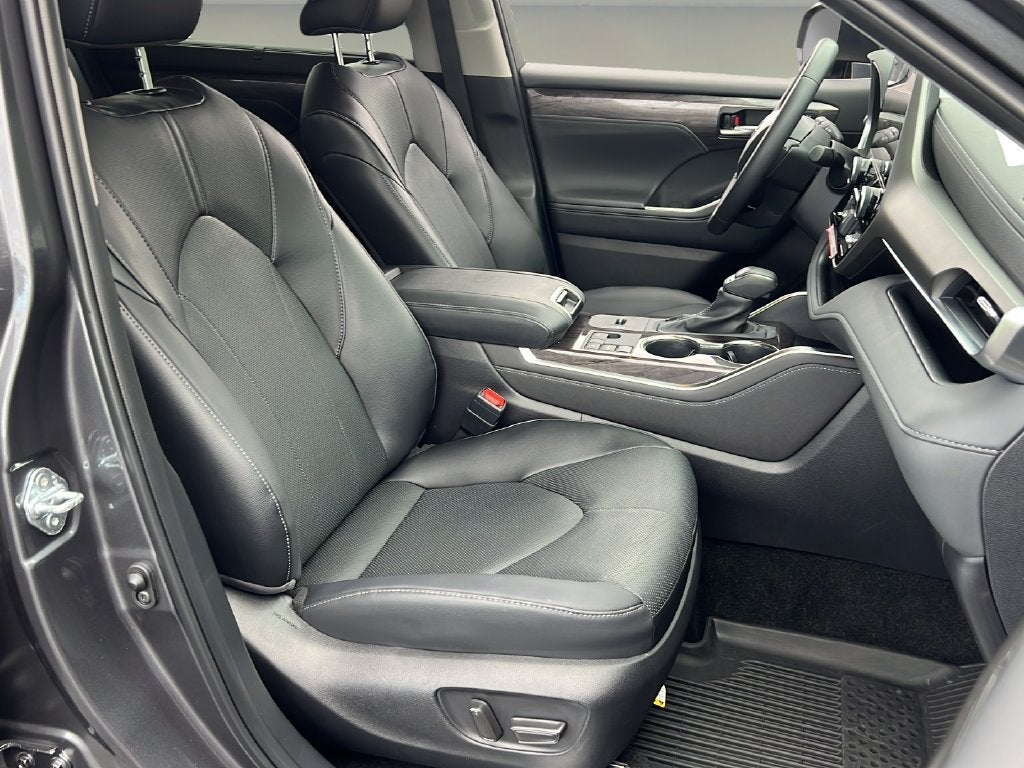 2025 Toyota Highlander LE