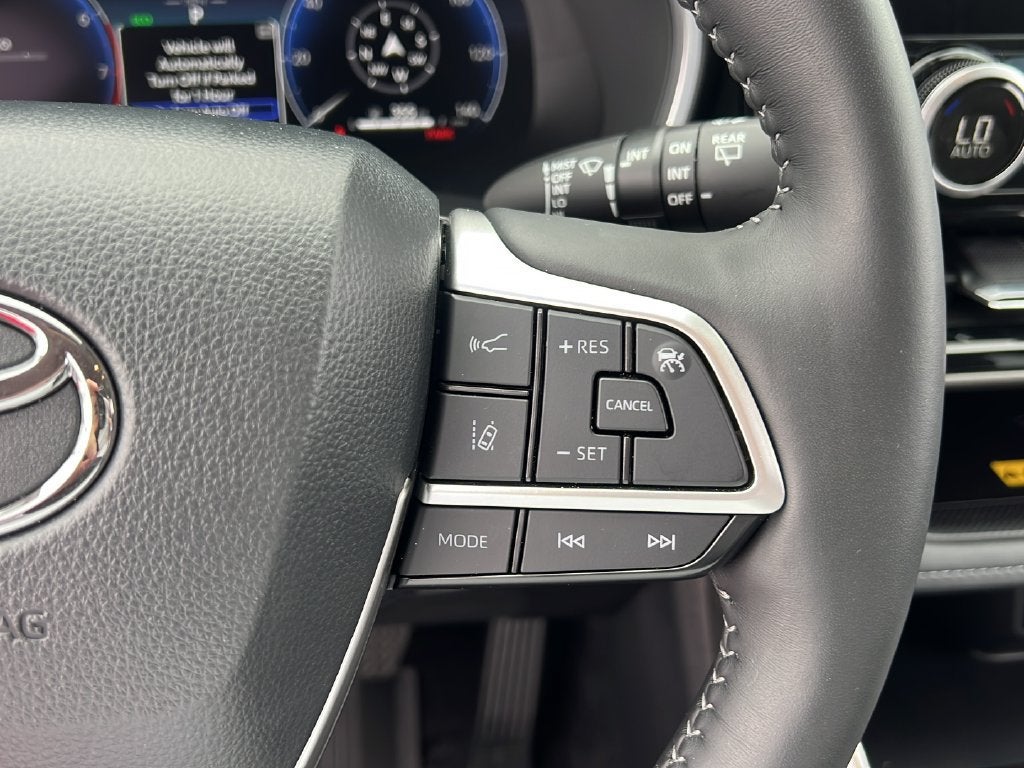 2025 Toyota Highlander LE