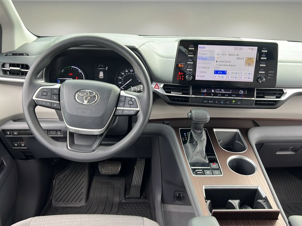2021 Toyota Sienna LE