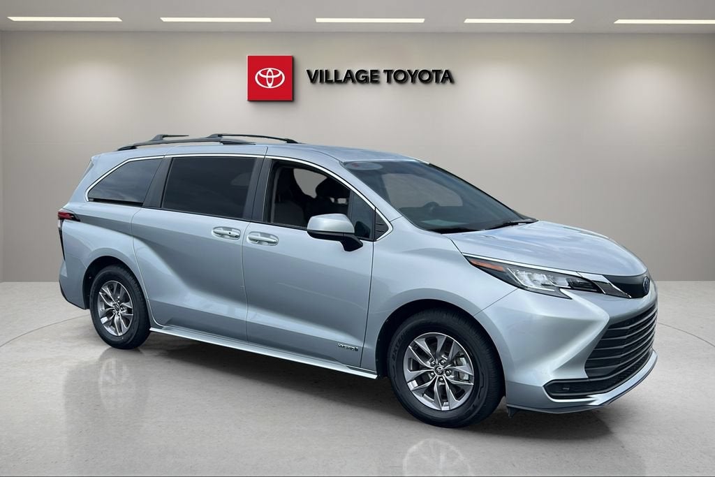 2021 Toyota Sienna LE
