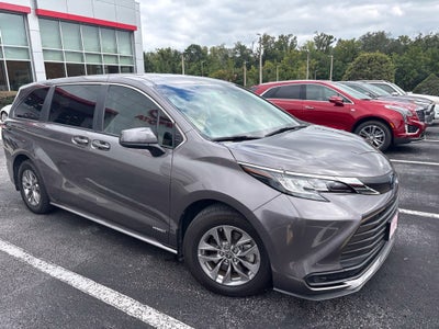 2021 Toyota Sienna LE