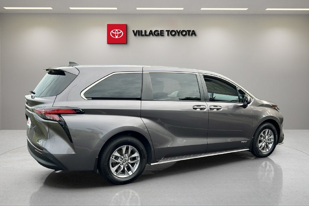 2021 Toyota Sienna LE