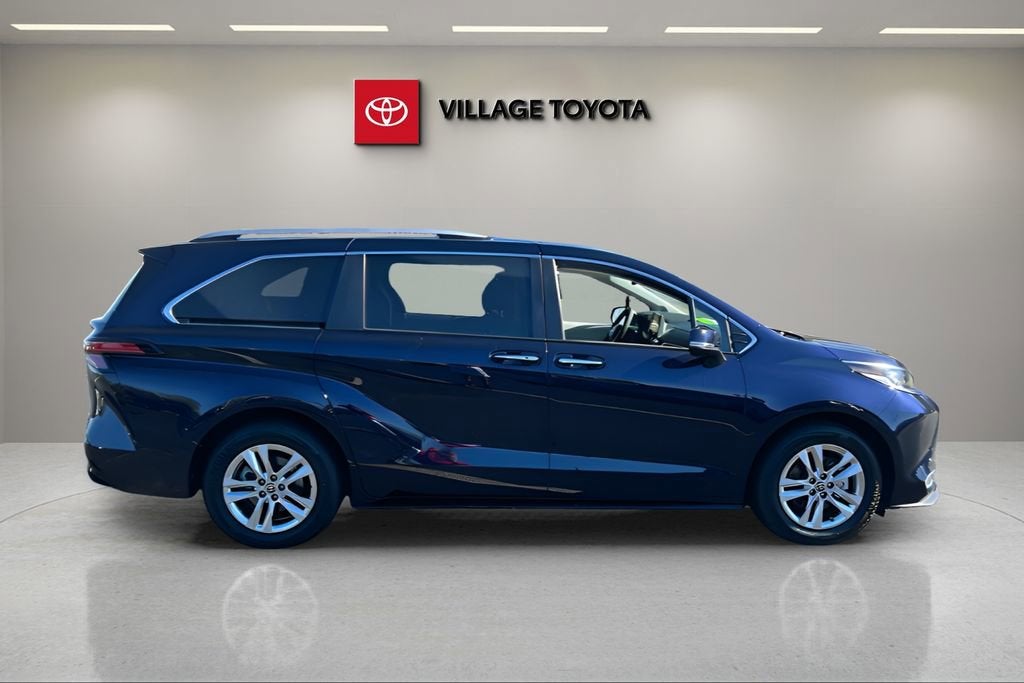 2022 Toyota Sienna Limited