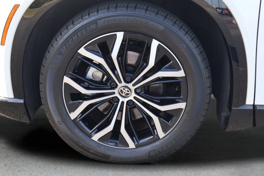 2025 Toyota Crown Signia XLE