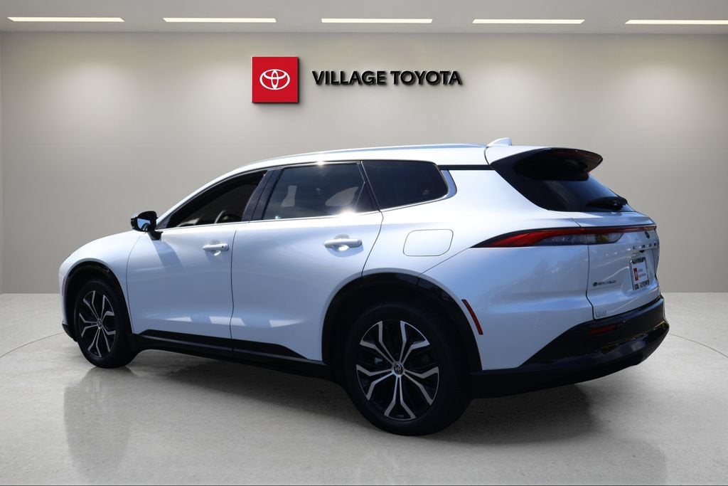 2025 Toyota Crown Signia XLE