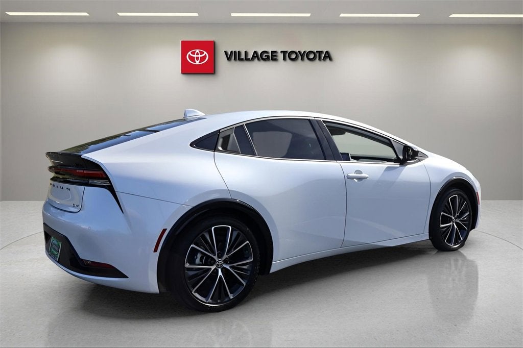 2025 Toyota Prius LE