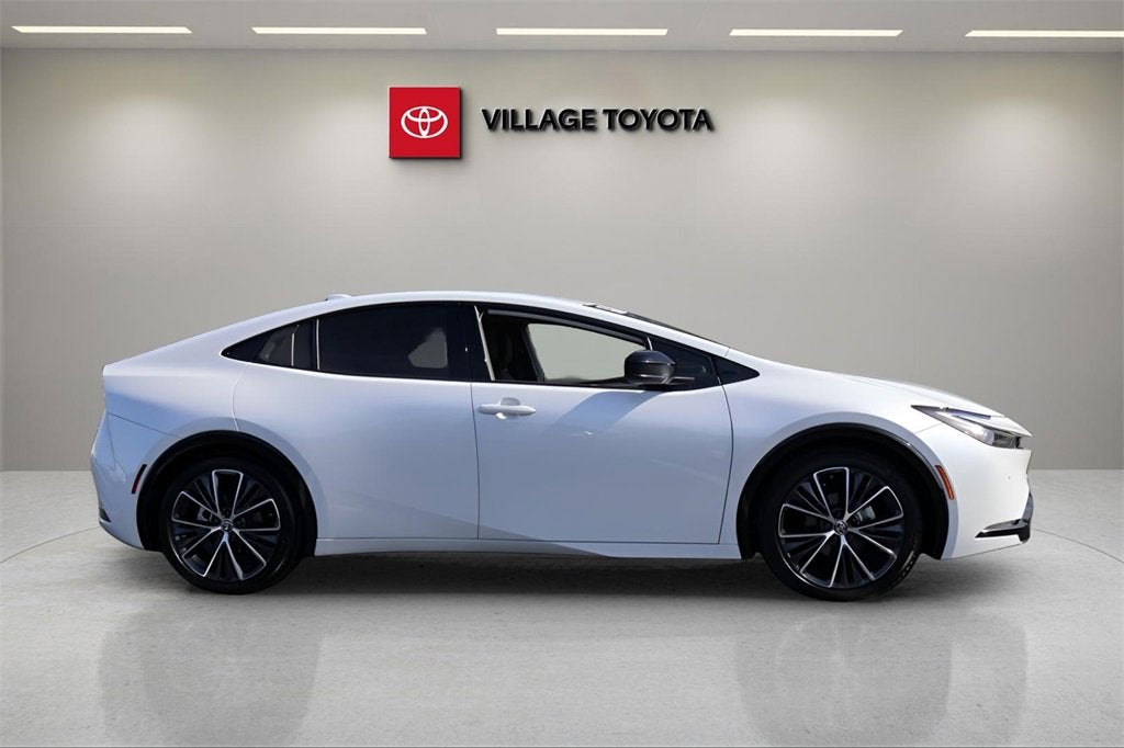 2025 Toyota Prius LE